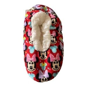 NWT-MINNIE MOUSE
Super cute fuzzy babba slipper socks